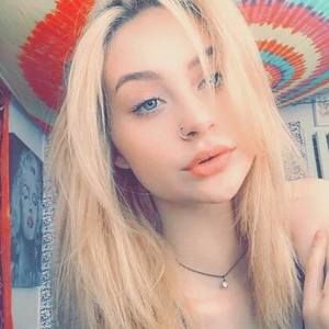 Meet your Posher, Karlyssa